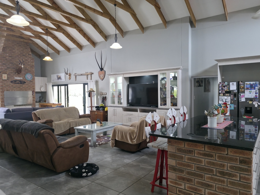 5 Bedroom Property for Sale in Noorsekloof Eastern Cape